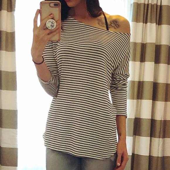 Tops - ❤️ Black N White Striped Lose Fitting Top